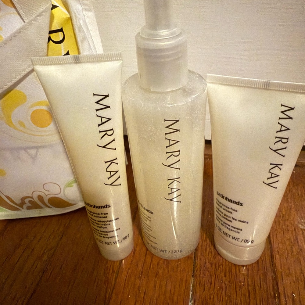 Mary Kay Satin Hands Set - Fragrance free